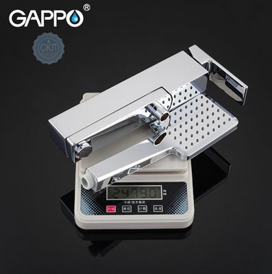 Смеситель для ванны с излиянием служит переключателем на лейку хром Gappo Futura G3218