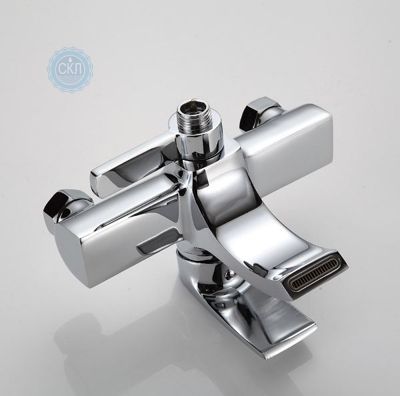 Смеситель FRAP F3269 для ванны с изливом служит переключателем на лейку хром