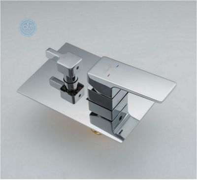 Встроенный смеситель  FAОP А7109 для ванны с 3-функциями излив есть переключателем на лейку хром